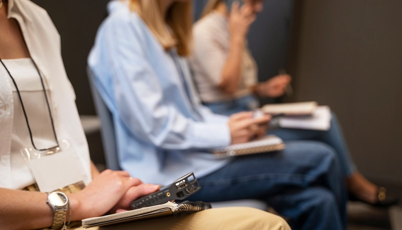 reporter-de-imprensa-que-segue-pistas-em-um-caso