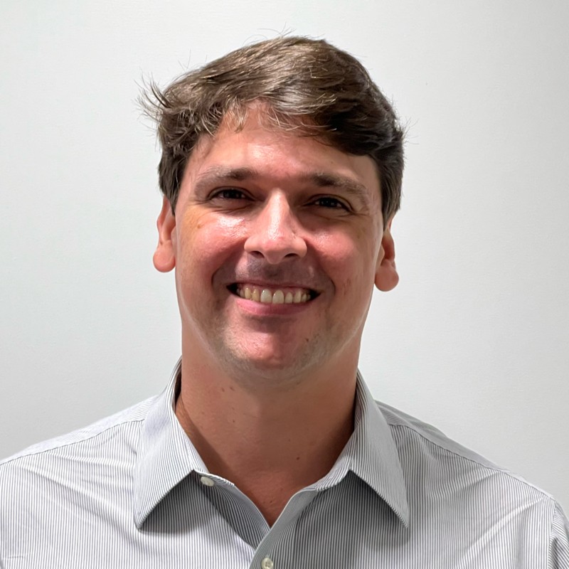 Gustavo Hooper | Prio